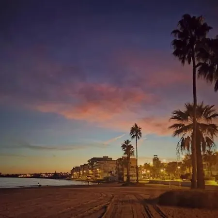Апартаменты Seaside Serenity *